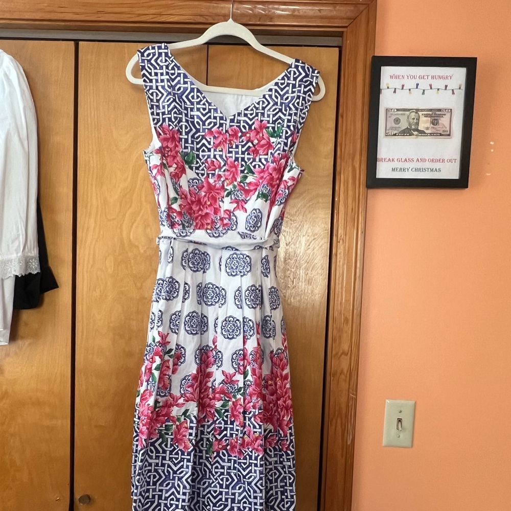 Floral Patterned Sleeveless Dress